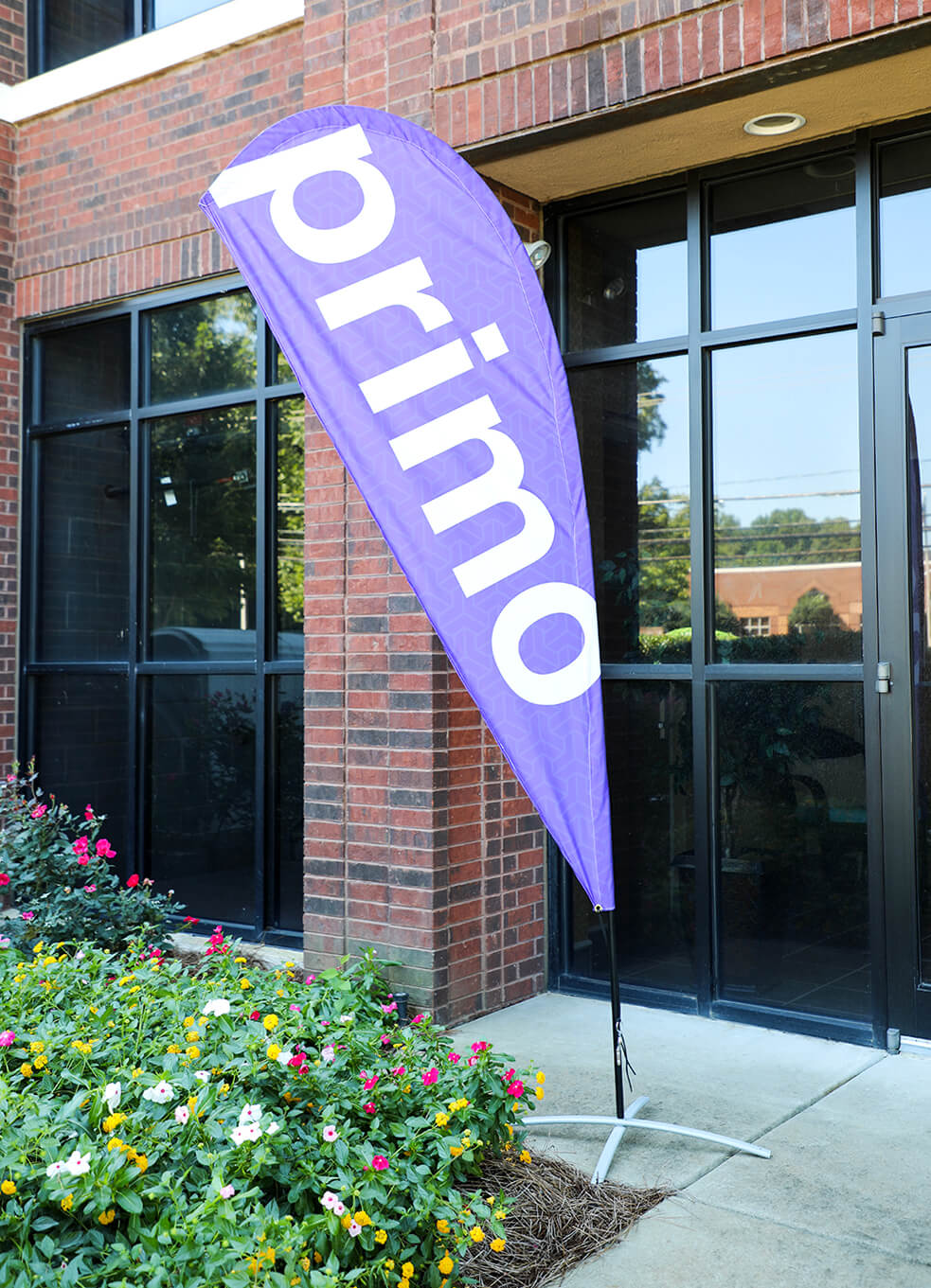 Custom flags are a simple and effective way to share your business logo and message. Select from advertising feather flags or teardrop flags.