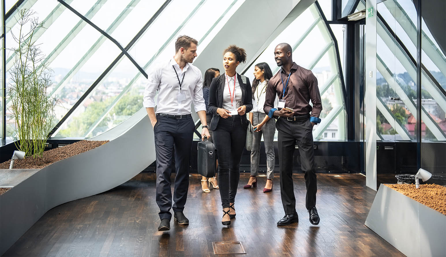 Walking and talking can forge an instant connection. Invite a new friend to join you on the way to the next panel or the snack table.